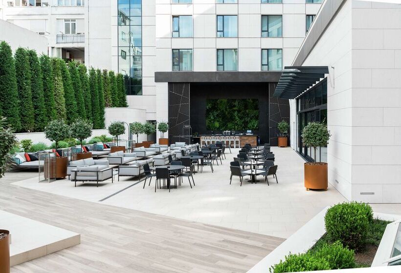 هتل Hilton Belgrade