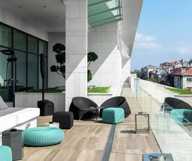 هتل Hilton Belgrade