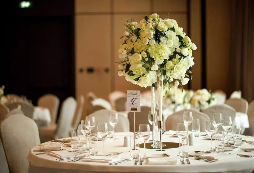 هتل Hilton Belgrade