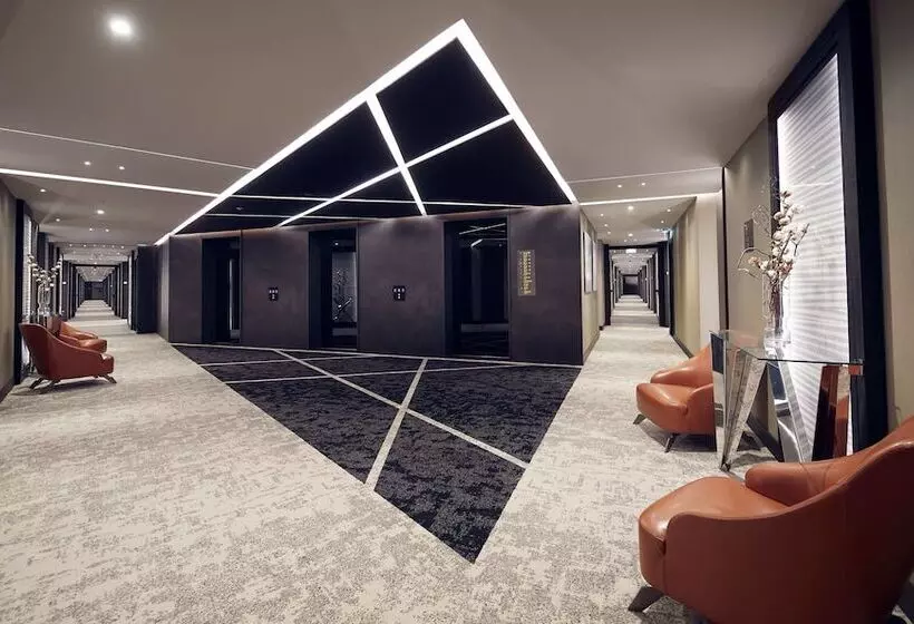 هتل Hilton Belgrade