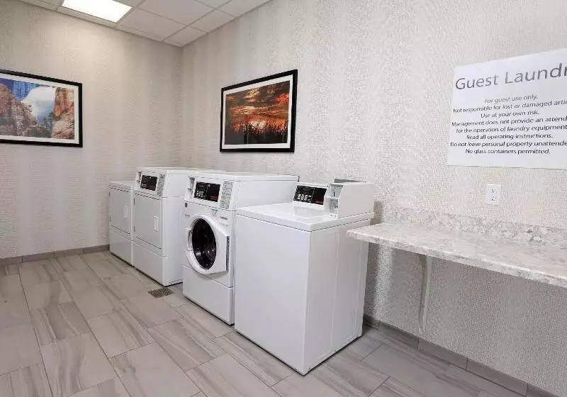 Hotelli Holiday Inn & Suites Sioux Falls   Airport, An Ihg