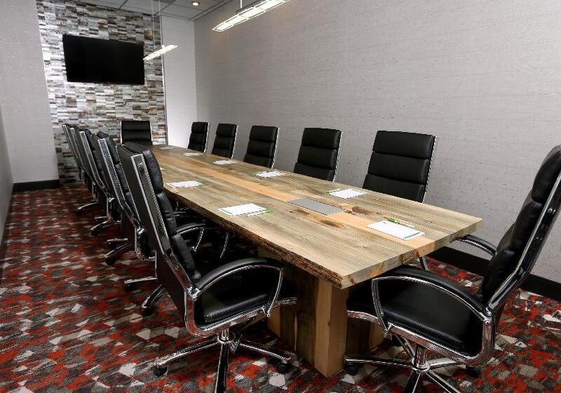 فندق Holiday Inn & Suites Sioux Falls   Airport, An Ihg