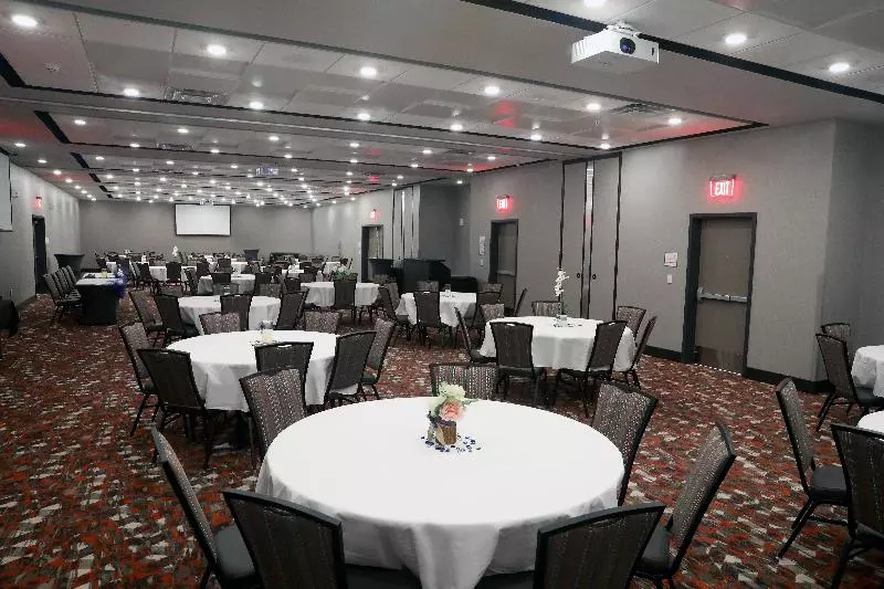 Hotelli Holiday Inn & Suites Sioux Falls   Airport, An Ihg