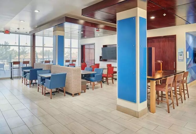 Hotelli Holiday Inn Express & Suites El Paso East Loop 375, An Ihg