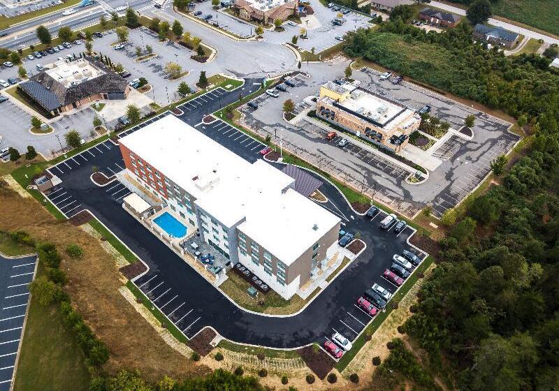 בית מלון כפרי Holiday Inn Express & Suites Gainesville Lake Lanier Area, An Ihg