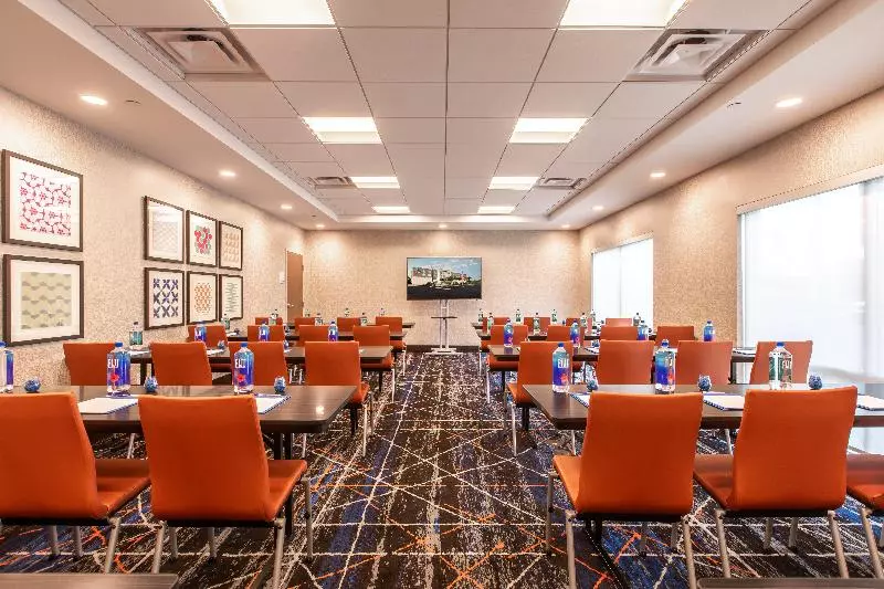 هتل Holiday Inn Express & Suites Gainesville Lake Lanier Area, An Ihg