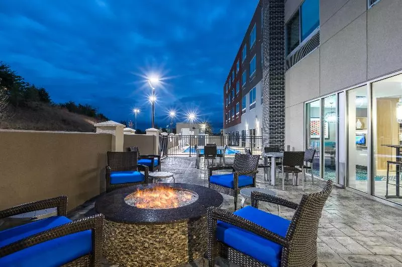 هتل Holiday Inn Express & Suites Gainesville Lake Lanier Area, An Ihg