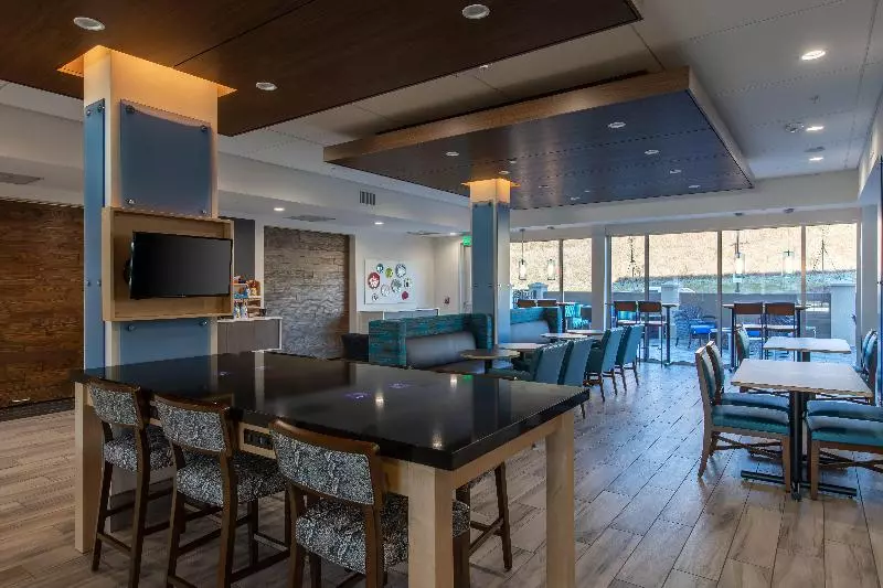 هتل Holiday Inn Express & Suites Gainesville Lake Lanier Area, An Ihg
