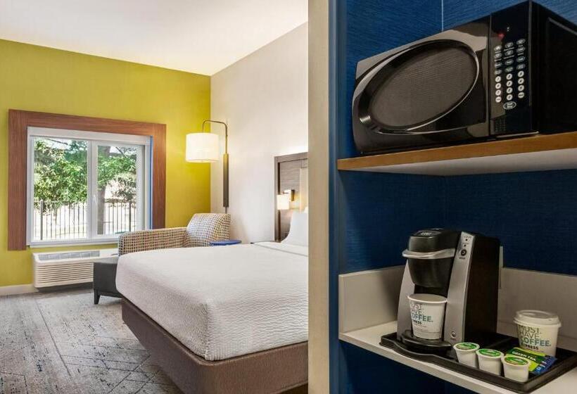 هتل Holiday Inn Express & Suites Redding, An Ihg