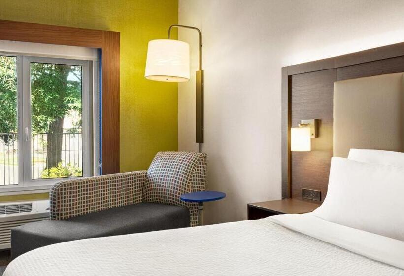 هتل Holiday Inn Express & Suites Redding, An Ihg