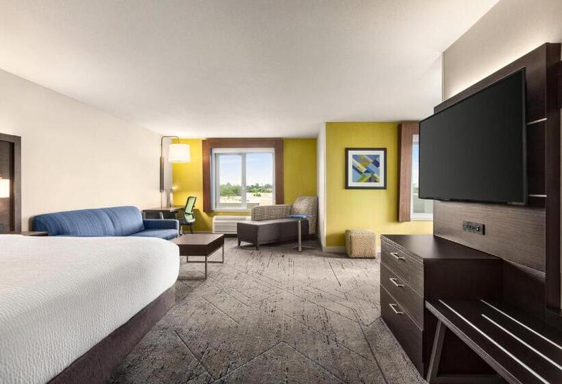هتل Holiday Inn Express & Suites Redding, An Ihg