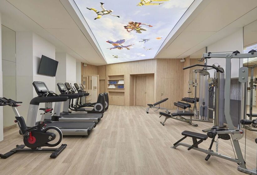 Отель Hyatt Centric Gran Via Madrid