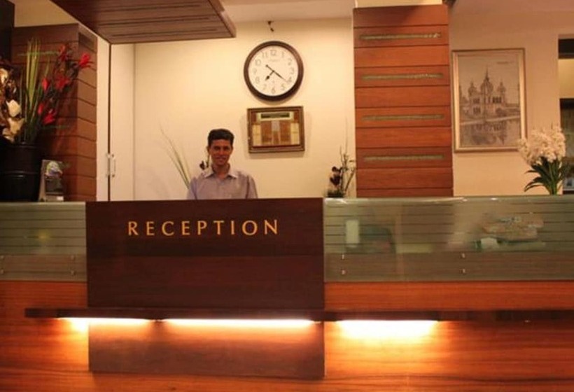 호텔 Jaffer Bhais Brickland