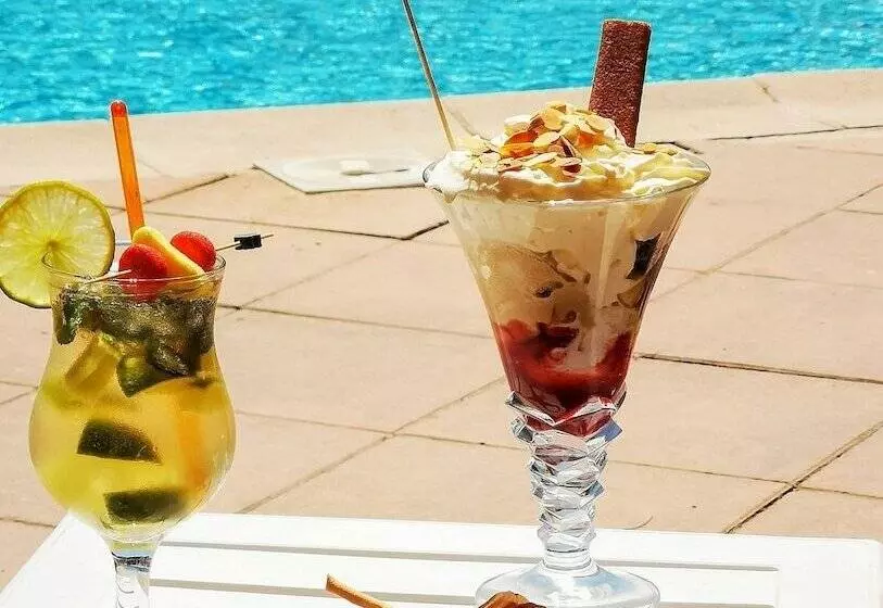 Hotelli Les Pins Blancs En Provence