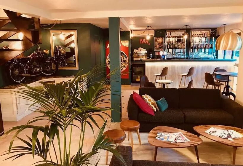 Hotelli Les Pins Blancs En Provence