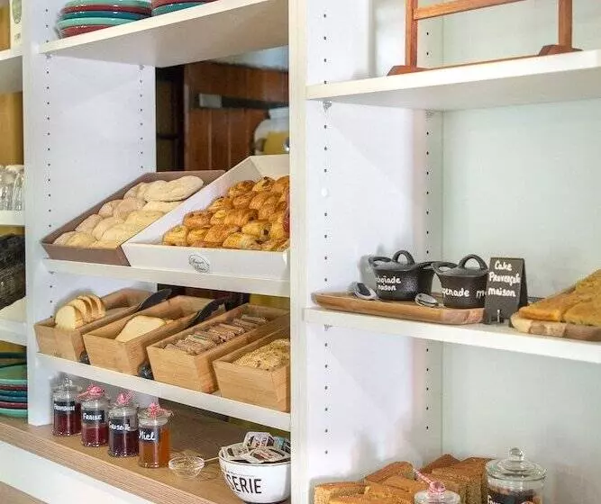 Hotelli Les Pins Blancs En Provence