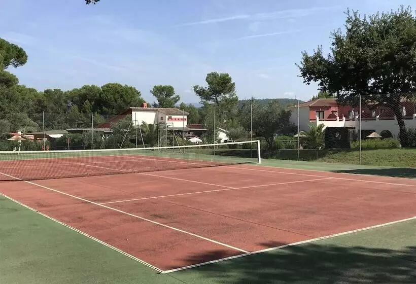 Hotelli Les Pins Blancs En Provence