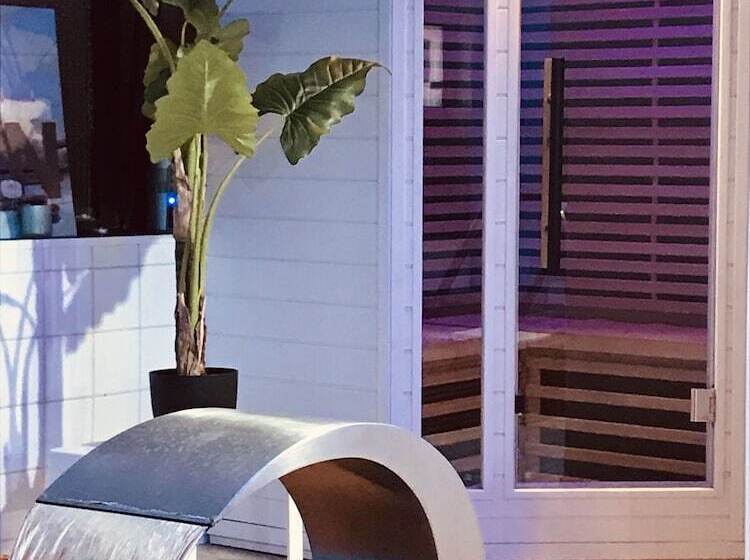 فندق Les Pins Blancs En Provence