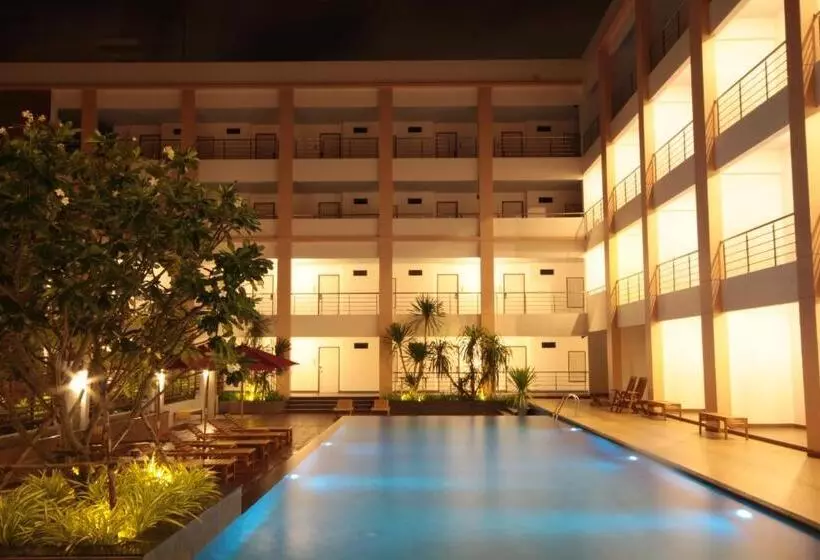 هتل Paragon Suites Resort