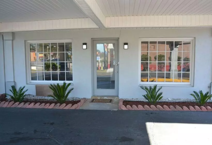 ホテル Travelodge By Wyndham Walterboro