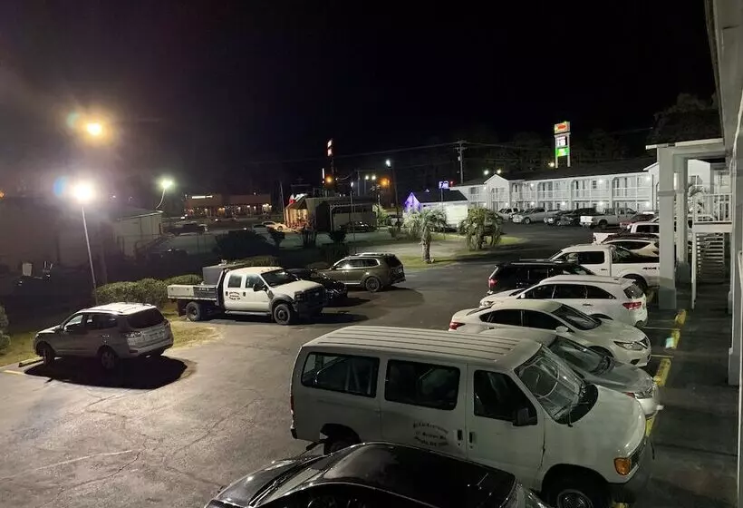 ホテル Travelodge By Wyndham Walterboro