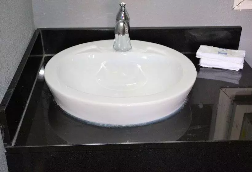 ホテル Travelodge By Wyndham Walterboro