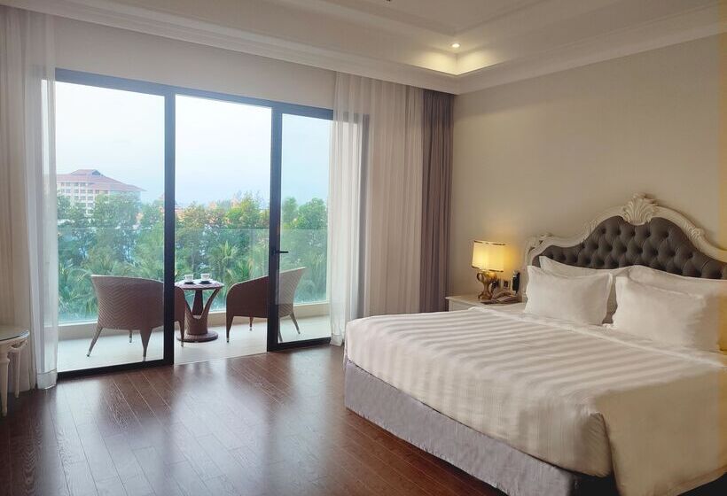 منتجع Wyndham Grand Phu Quoc