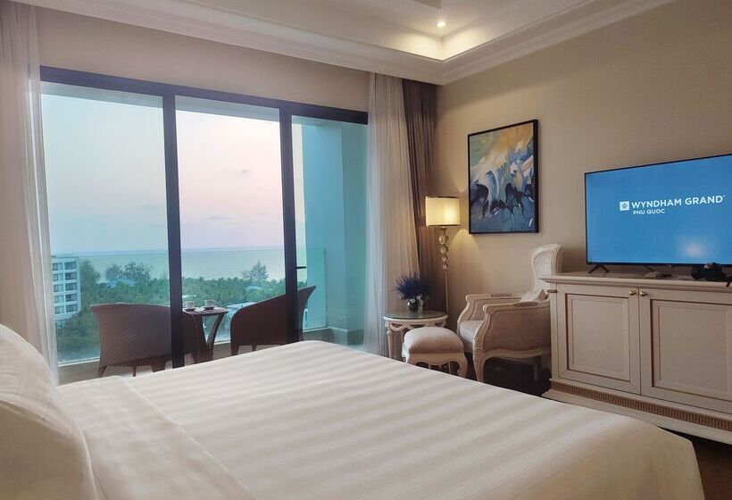 منتجع Wyndham Grand Phu Quoc
