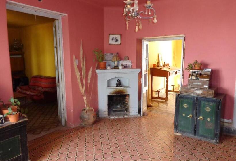 הוסטל Hostal La Antigua