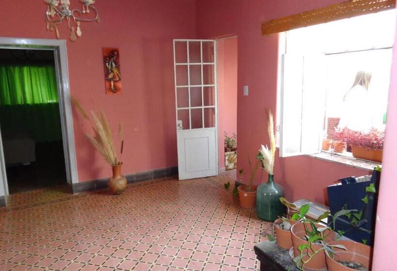 הוסטל Hostal La Antigua