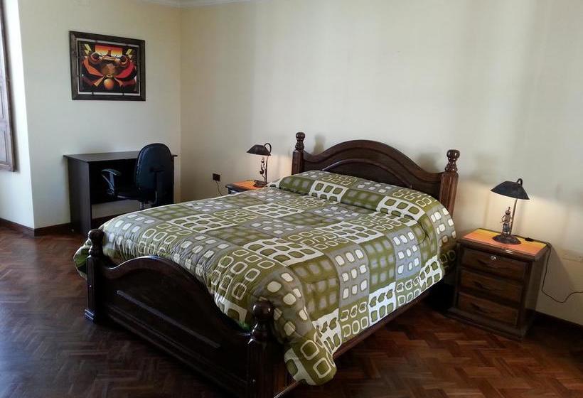 Villa Oropeza Hostel