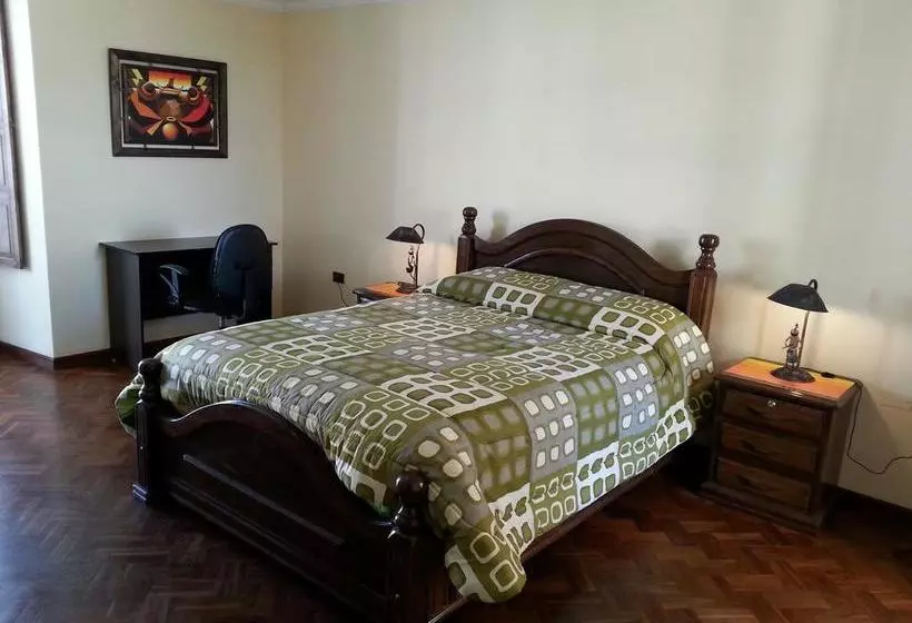 Villa Oropeza Hostel