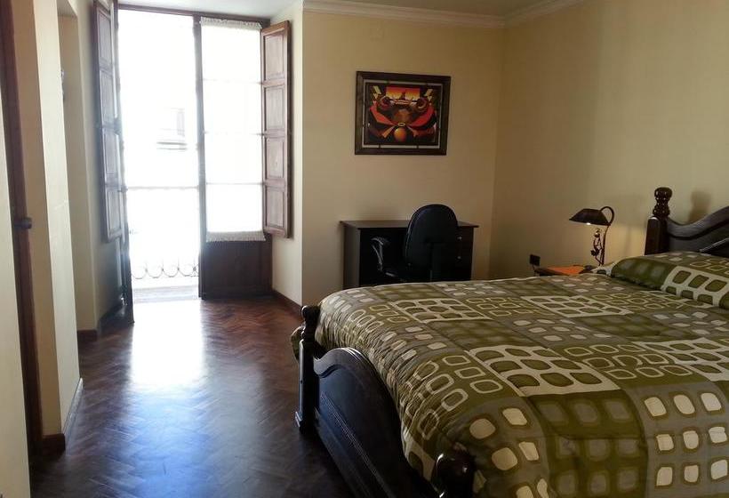 Villa Oropeza Hostel