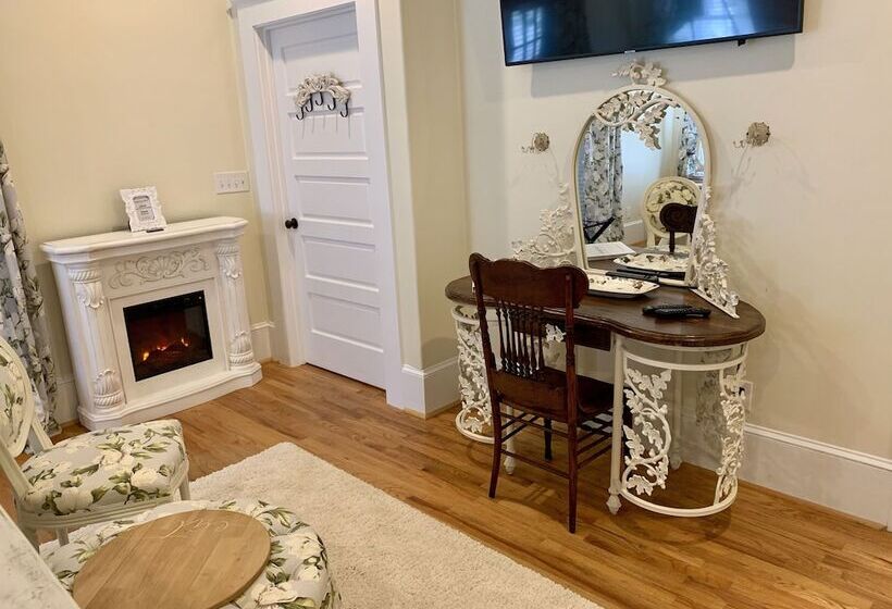 Bama Bed & Breakfast Campus