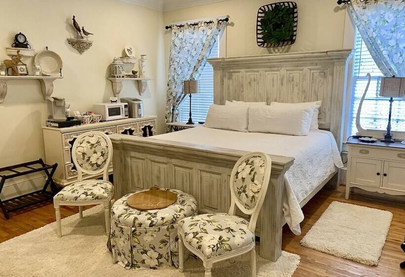 Bama Bed & Breakfast Campus