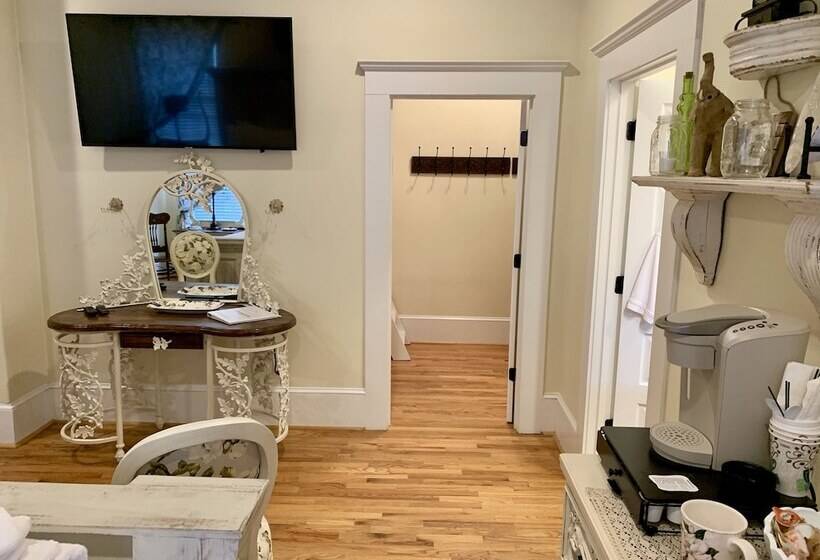 Bama Bed & Breakfast Campus