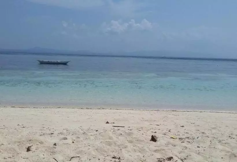 ベッドアンドブレックファースト Shirley S Cottage   Pamilacan Island
