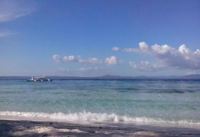 ベッドアンドブレックファースト Shirley S Cottage   Pamilacan Island