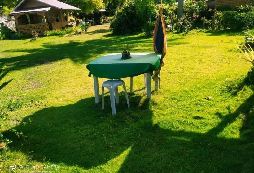 ベッドアンドブレックファースト Shirley S Cottage   Pamilacan Island