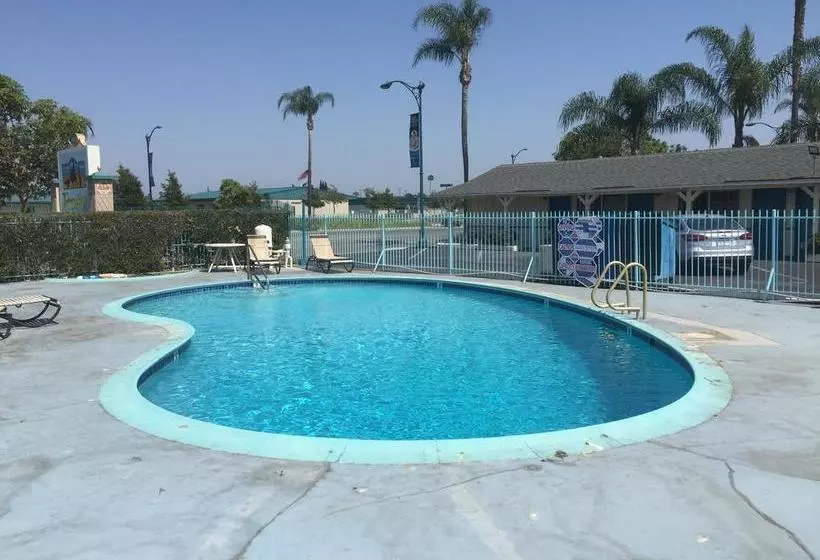 Frontier Motel