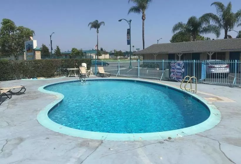 Frontier Motel