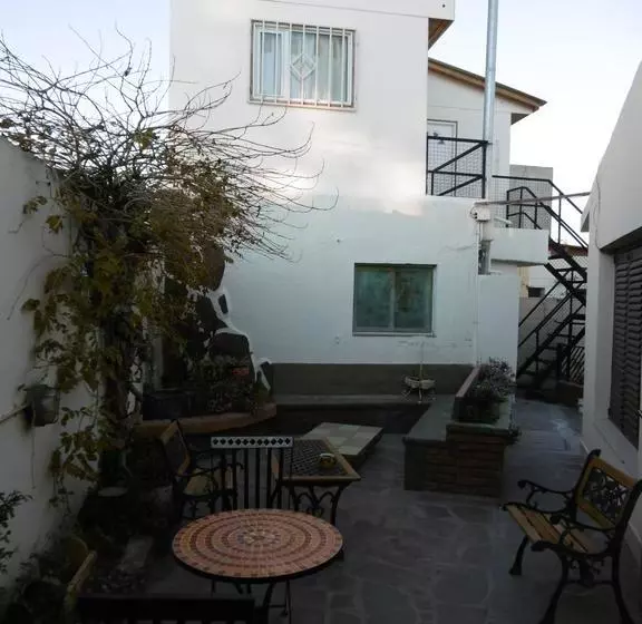 Hostel La Casa De Tounens