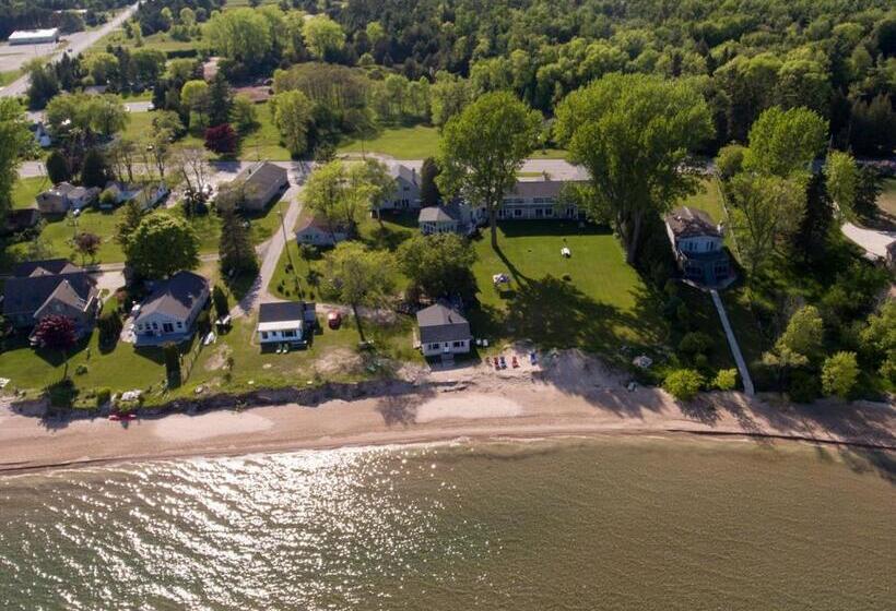 리조트 Square Rigger Lodge