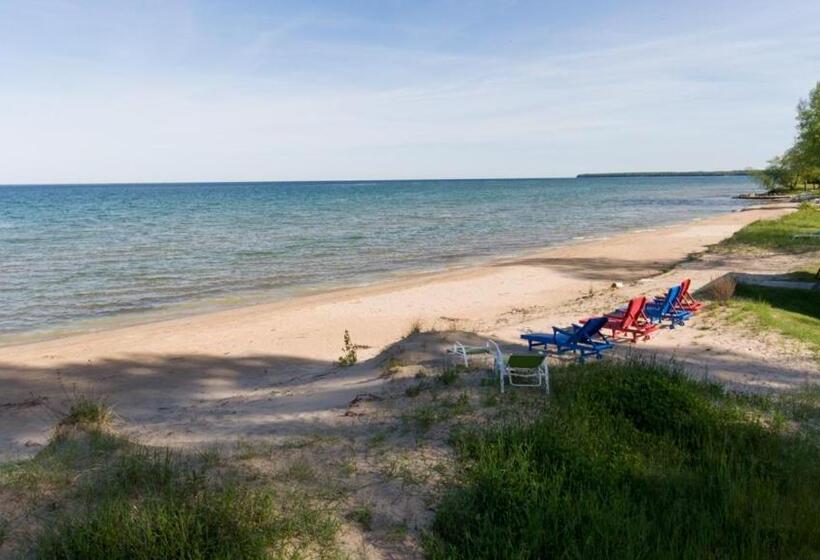 리조트 Square Rigger Lodge