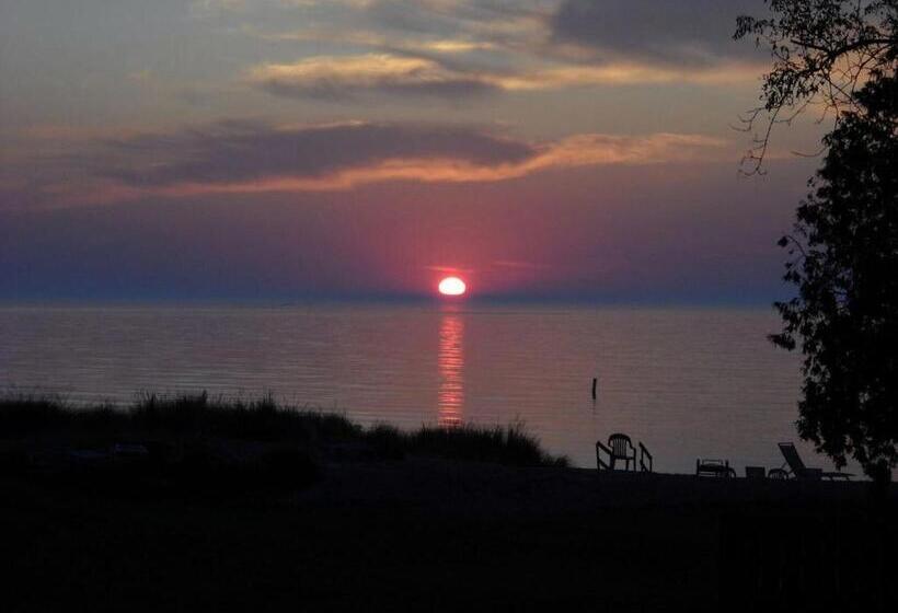 리조트 Square Rigger Lodge