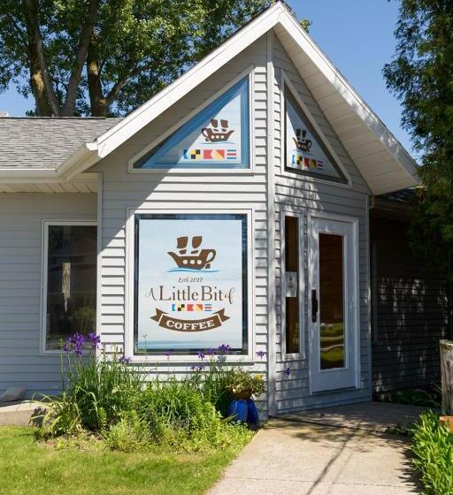 리조트 Square Rigger Lodge