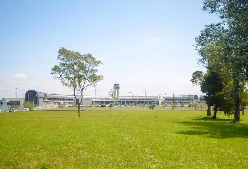 Hotelli Llanogrande Airport