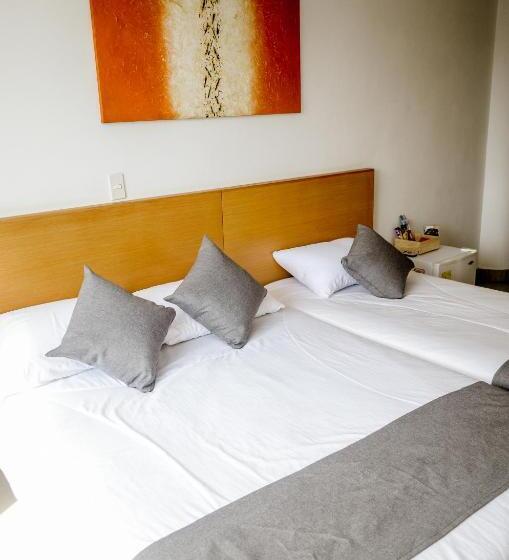 هتل Llanogrande Airport