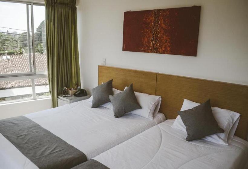 هتل Llanogrande Airport