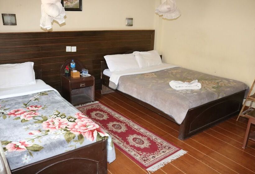 هتل Peacock   A Family Run